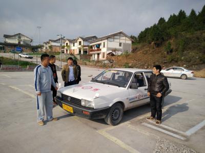 學員互相交流駕車心得